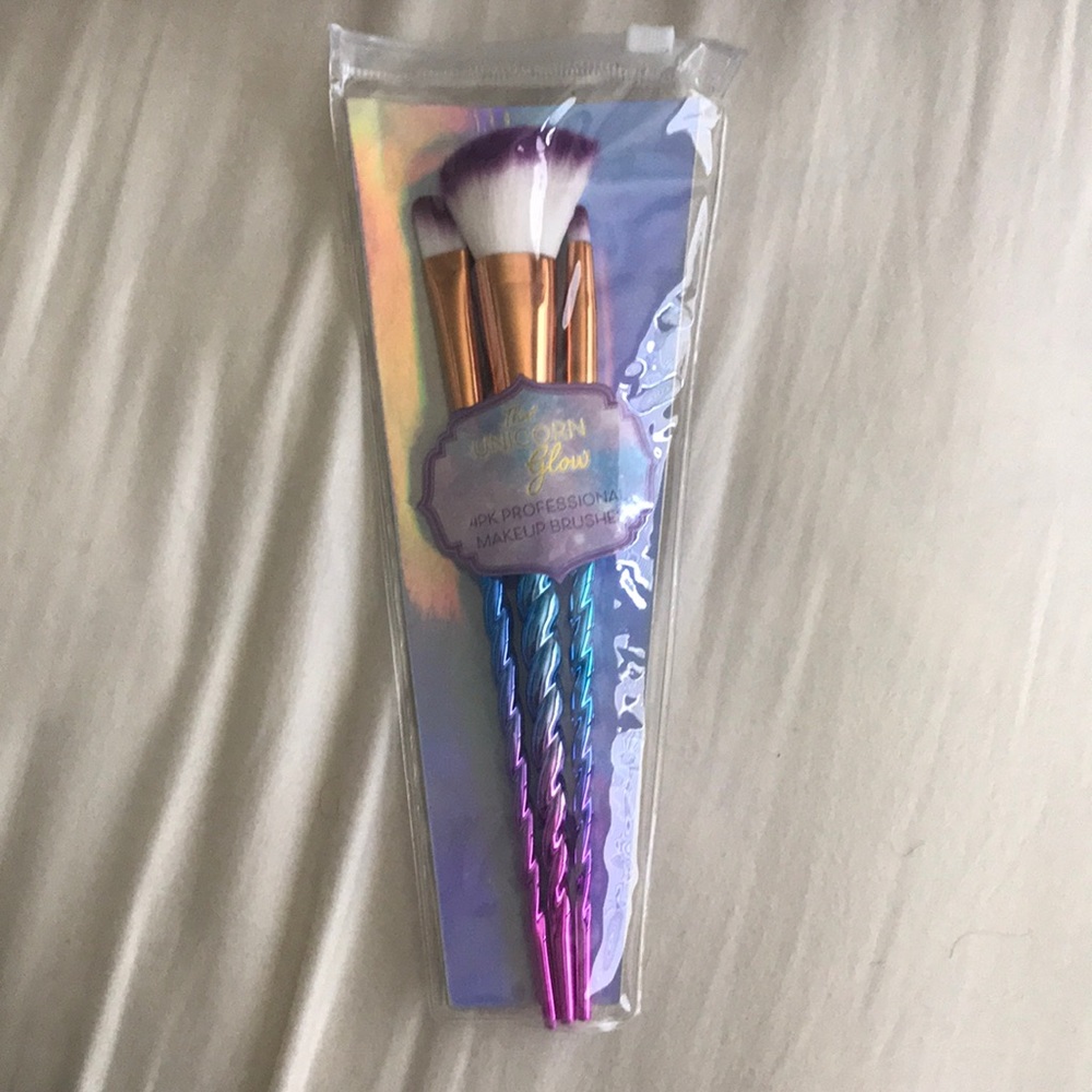 Adore 🦄 That Unicorn Glow Makeup Brush Set 3 pc - Picture 2 of 2